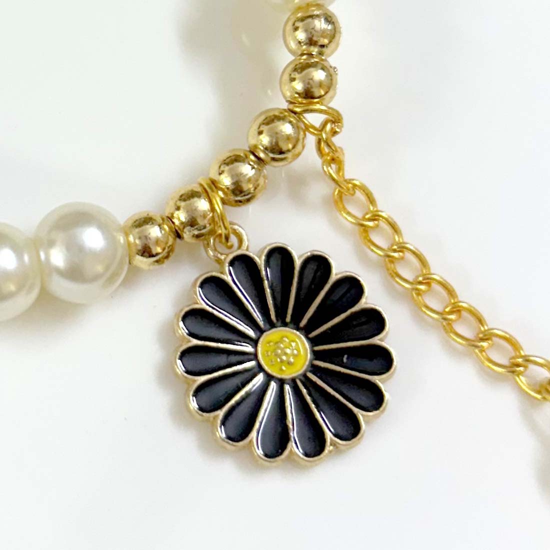 Black Daisy Imitation Pearl Charm Bracelet
