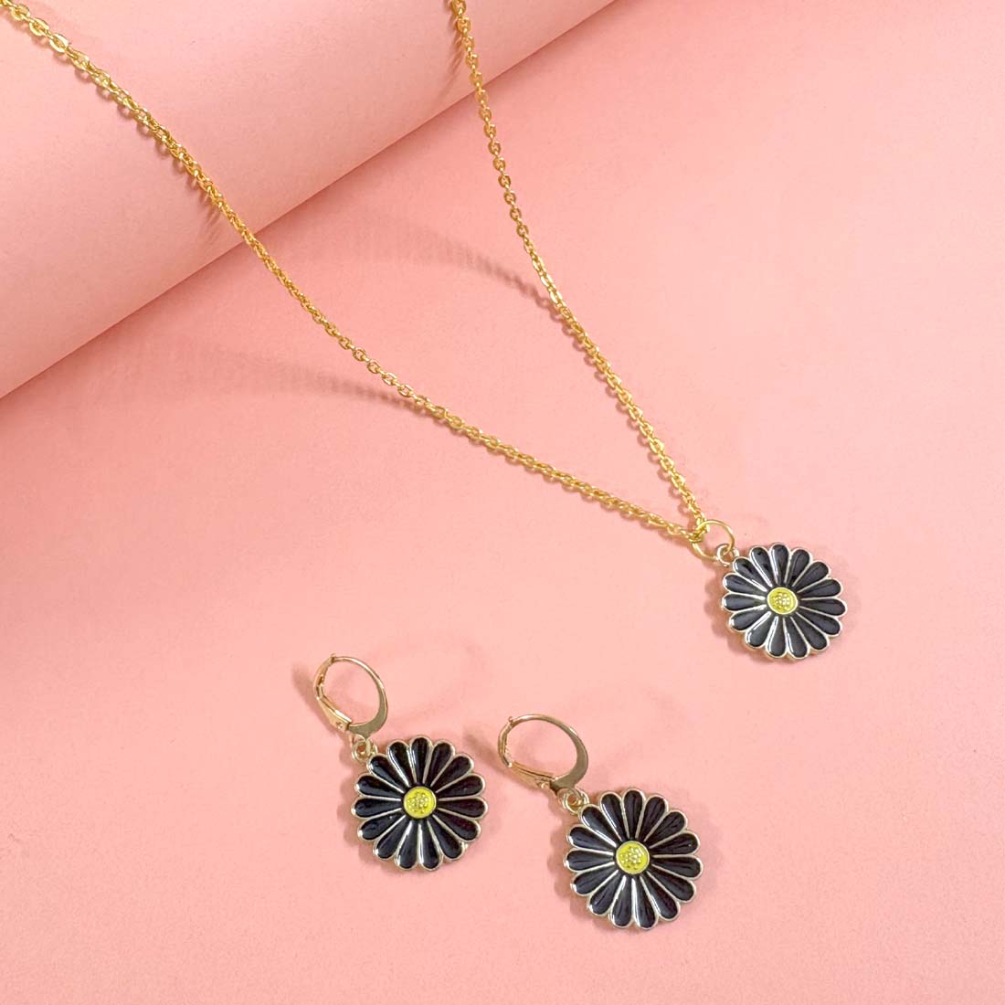 Black Daisy Pendant Charm Necklace Set